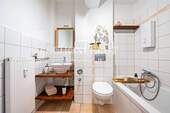 Bad mit Badewanne - 