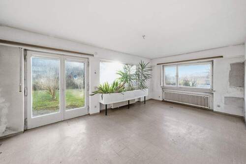 EG - Wohnzimmer mit Zugang zur Terrasse - 