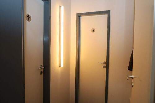 Sanitärräume und Garderobe - 