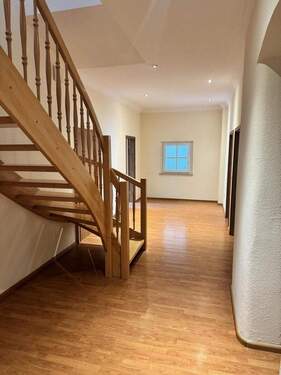 Treppenaufgang / Flur EG - 9 Zimmer Büro in Oschatz