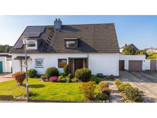 Viel Potenzial zur Neugestaltung! - 4 Zimmer Doppelhaushälfte zum Kaufen in Neumünster