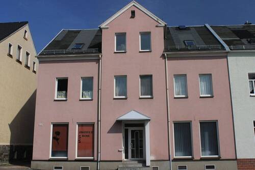 Strassenfront Gewerbeeingänge - 