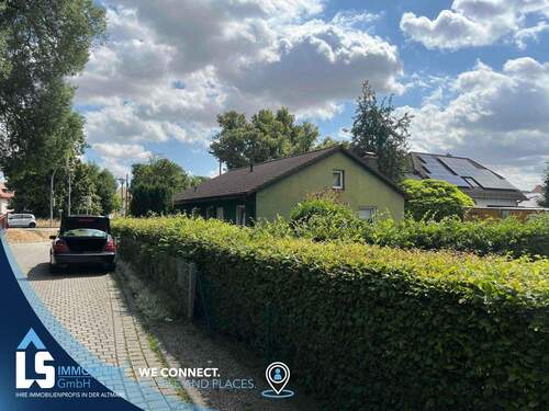 Seitenansicht von der Strasse - 4 Zimmer Bungalow in Halberstadt