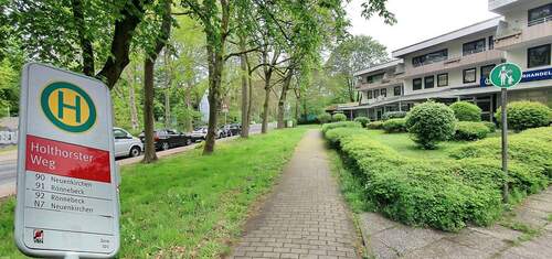 Bushaltestelle vor der Tür. - Vielseitig nutzbare Gewerbefläche in der Lesumer Heerstraße mit Schwimmbadnutzung.