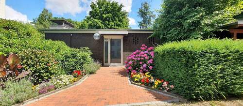 Ansprechender Eingang zum Schwimmbad/Sauna. - 