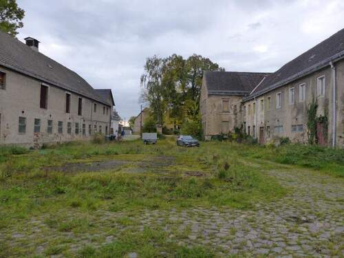 Hofansicht - 1 Zimmer Bauernhaus, Landhaus in Strehla