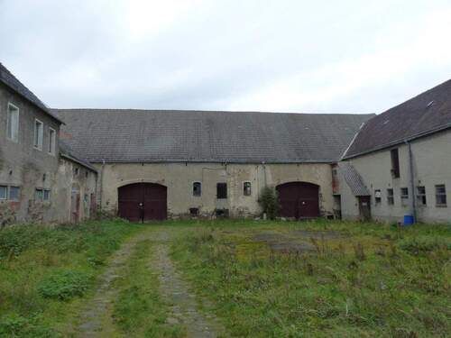 Blick zur Scheune - Bauernhaus, Landhaus mit 520,00 m&sup2; in Strehla zum Kaufen