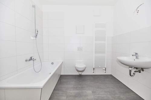 Wannenbadezimmer - 