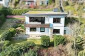 Außenansicht_Drohne - Familienidyll in ruhiger Lage: Großzügiges Einfamilienhaus in Schlangenbad Wambach
