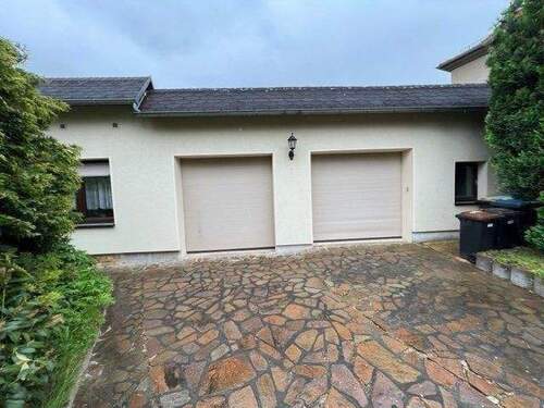 Zwei Garagen für Kfz und Hobby - 