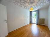 Gemütliches Kinderzimmer/Büro mit Zugang zum Balkon - 