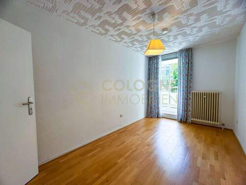Gemütliches Kinderzimmer/Büro mit Zugang zum Balkon - 