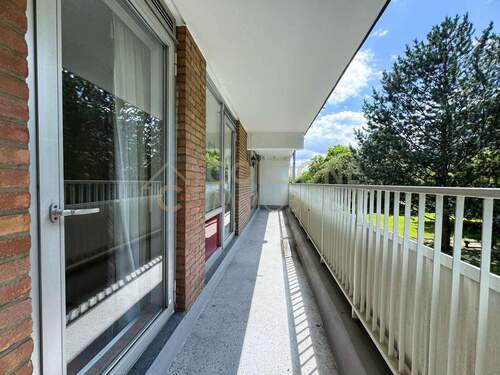 Langer Balkon am Wohnzimmer - 