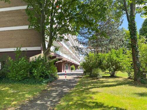 Fußweg zum Gebäude - 3 Zimmer Etagenwohnung in Bonn