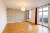 Wohnzimmer - Bezugsfreie 2-Zimmer-Wohnung mit Balkon in ruhiger Seitenstraße