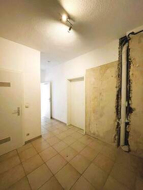 Diele - 2 Zimmer Etagenwohnung zum Kaufen in Essen / Frohnhausen