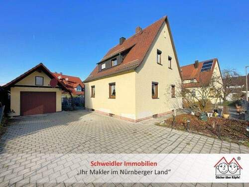 Außenansicht - Zentrumsnah in Lauf! Charmantes Einfamilienhaus mit Garage und tollem Garten