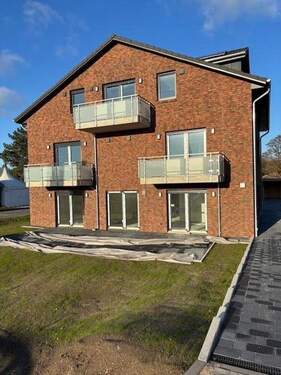 Außenansicht - Leben an der Elbe! Neubau, 5-Zimmer Dachgeschosswohnung mit Blick auf die Elbe, Balkon und Garten