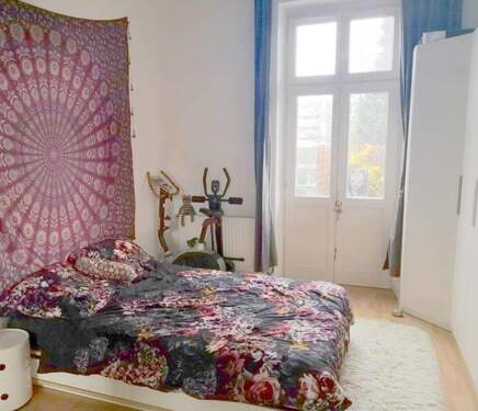 Schlafzimmer mit Zugang zum Balkon - 
