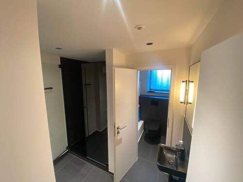 Badezimmer mit dusche - 