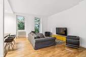 Wohnzimmer mit Zugang zur Terrasse - 2 Zimmer Etagenwohnung zum Kaufen in Berlin-Moabit