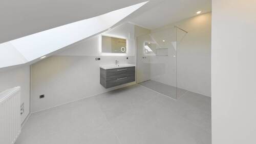 Bad Dachgeschoss mit Dusche - 