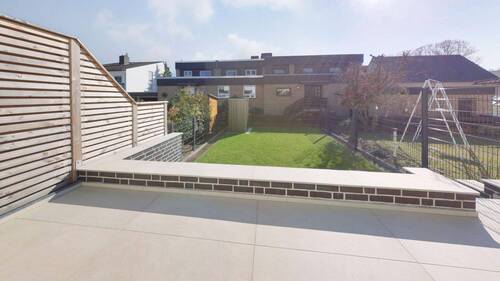 Terrasse Blick in den Garten - 4 Zimmer Reihenmittelhaus in Burgdorf