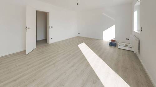 Schlafzimmer mit Zugang zum Balkon - 