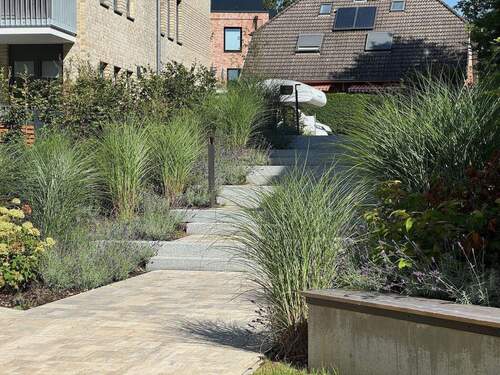 Neue Treppenanlage durch das Wohnquartier - Etagenwohnung mit 118,00 m² in Wedel zum Kaufen