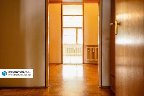 Wohnungseingang - 2 Zimmer Etagenwohnung zum Kaufen in Erlangen