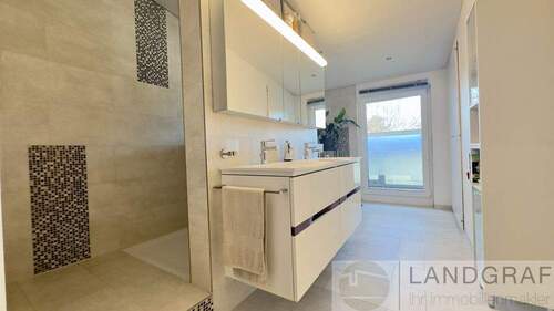 Badezimmer mit Dusche - 3 Zimmer Reihenmittelhaus zum Kaufen in Reutlingen / Orschel-Hagen