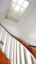 Solides Treppenhaus mit Naturlicht. - 