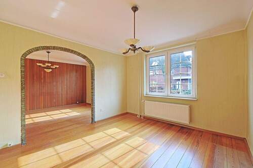 Schöne Holzfußböden schaffen behagliche Atmosphäre - 6 Zimmer Einfamilienhaus zum Kaufen in Hamburg