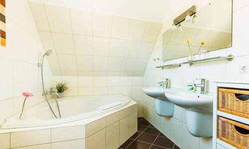 Hauptbad Eckbadewanne WE1 - 