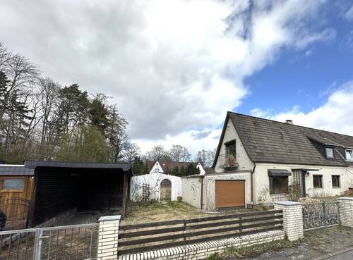 Zufahrt zum Carport - 