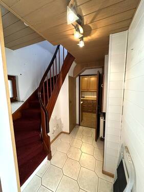 Flur im Erdgeschoss - 5 Zimmer Doppelhaushälfte in Hamburg