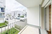 überdachter Balkon - Sofort bezugsfrei: Neuwertige 2-Zimmer-Wohnung mit überdachtem Balkon inkl. Garagenstellplatz!