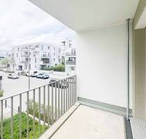 Sofort bezugsfrei: Neuwertige 2-Zimmer-Wohnung mit überdachtem Balkon inkl. Garagenstellplatz! - München Schwabing-Freimann
