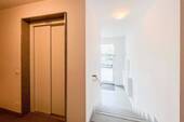 Treppenhaus & Aufzug - 