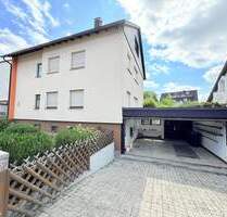 2-Familienhaus mit ausbaufähigem DG, drei Garagen und großzügigem Grundstück - Steinenbronn