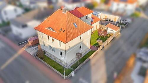 Drohnenaufnahme_1 - Großzügiges 2-Familienhaus mit Keller, 3 Garagen, Carport und Stellplätzen in Weetzen