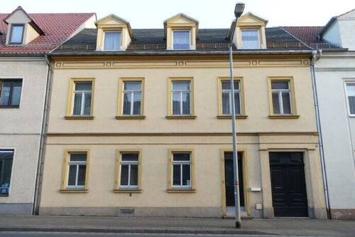 Hausansicht Straßenseite - Mehrfamilienhaus, Wohnhaus mit 335,00 m&sup2; in Großenhain zum Kaufen