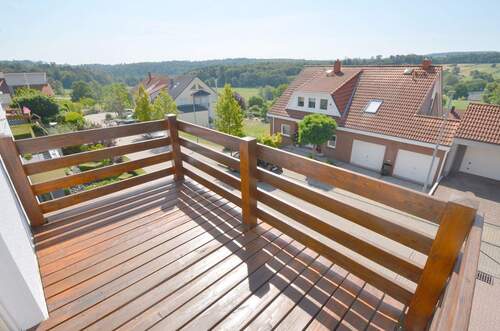 Balkon - SCHÖNE, GEPFLEGTE 3-ZIMMER-WOHNUNG MIT BALKON UND HERRLICHER SICHT