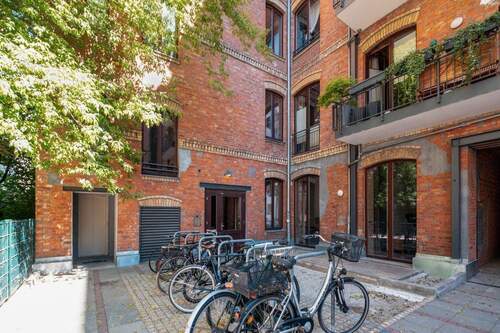 Innenhof mit Fahrradstellplätzen - 