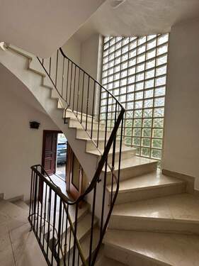 Treppenhaus Vorderhaus - Mehrfamilienhaus, Wohnhaus zum Kaufen in Offenbach am Main