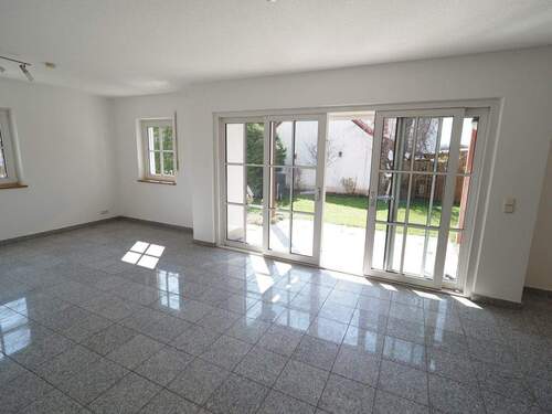 Wohnzimmer - 3 Zimmer Etagenwohnung in Palzing