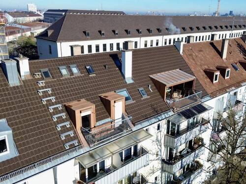 Lichtdurchflutetes DG mit Südost-Balkon - 