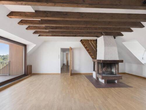 Blick auf den hellen Wohn-Essbereich - 3 Zimmer Etagenwohnung in München