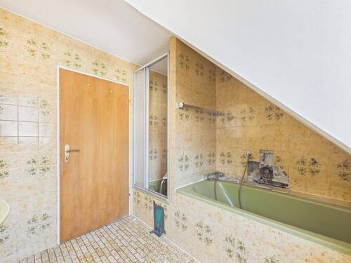 Badezimmer mit Badewanne - 