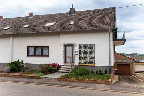 Vorderansicht - 8 Zimmer Einfamilienhaus zum Kaufen in Heusweiler